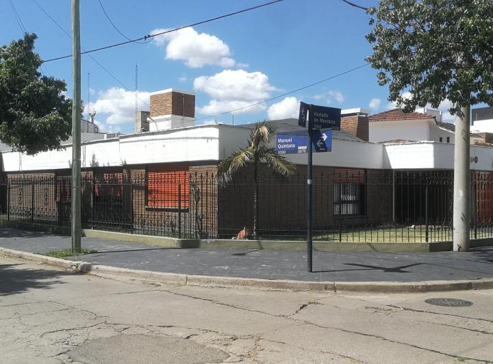 Casa · 250m² · 8 Ambientes · 2 Cocheras