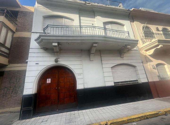 Casa · 350m² · 10 Ambientes