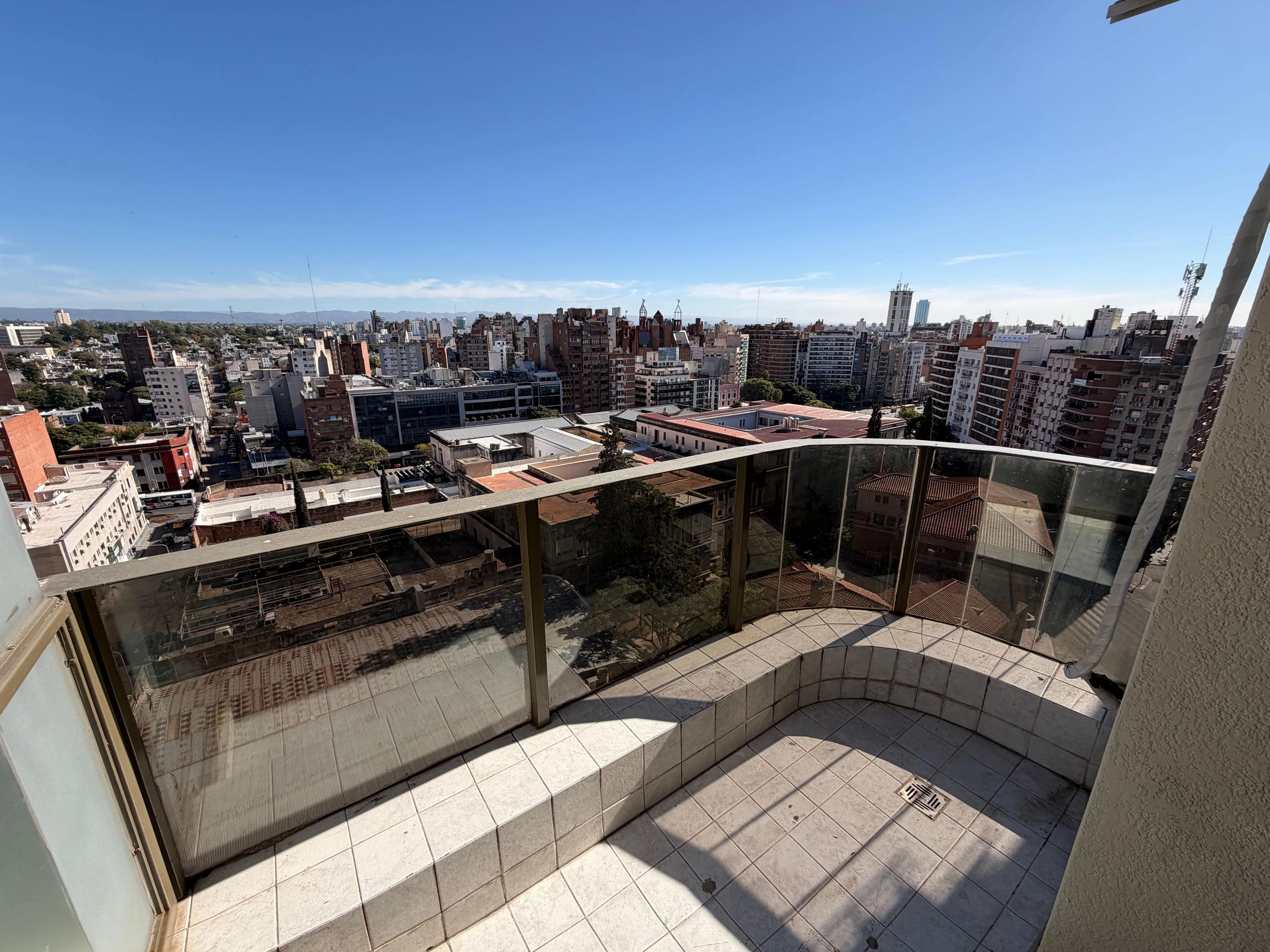 DEPARTAMENTO 2 DORMITORIOS CON EXCELENTE VISTA EN NUEVA CÓRDOBA  AV. YRIGOYEN 15...