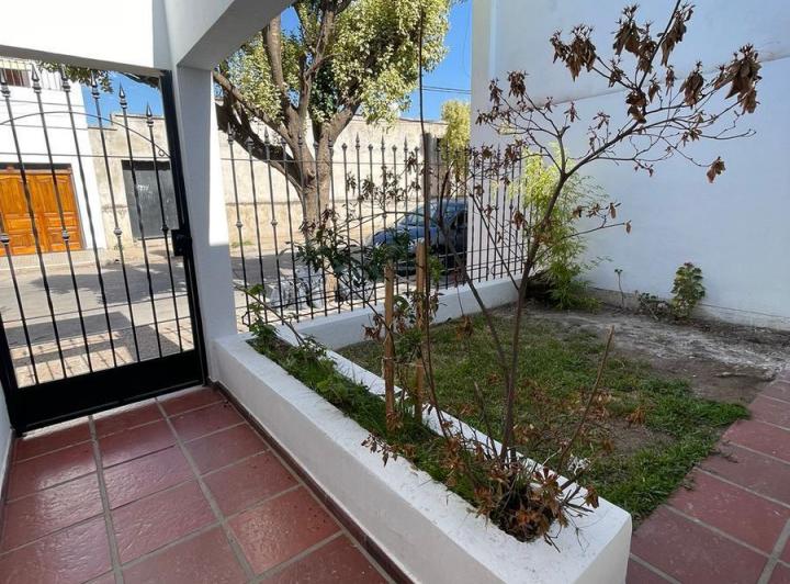 Casa · 172m² · 6 Ambientes · 1 Cochera