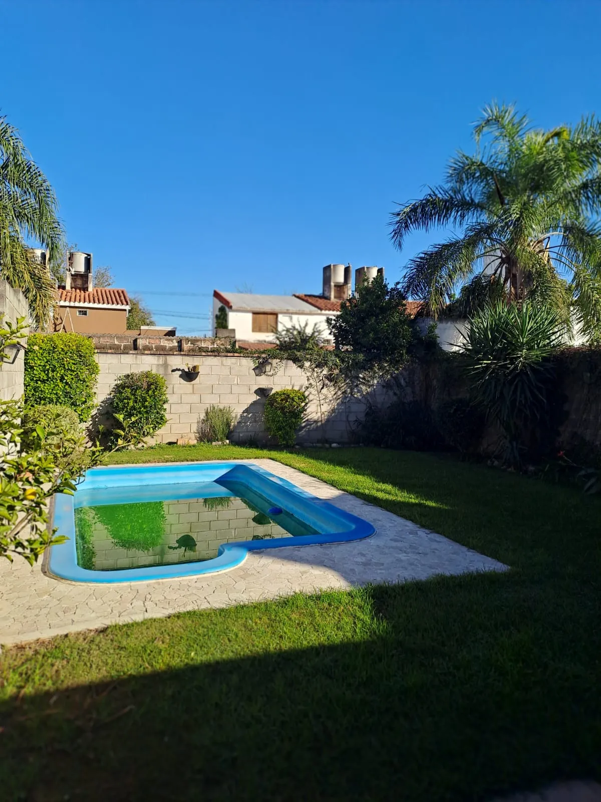 Venta Casa Tres Dorm. Barrio Juan B. Justo