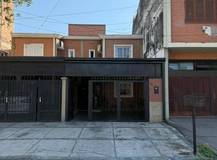 Casa · 160m² · 4 Dormitorios · 1 Cochera