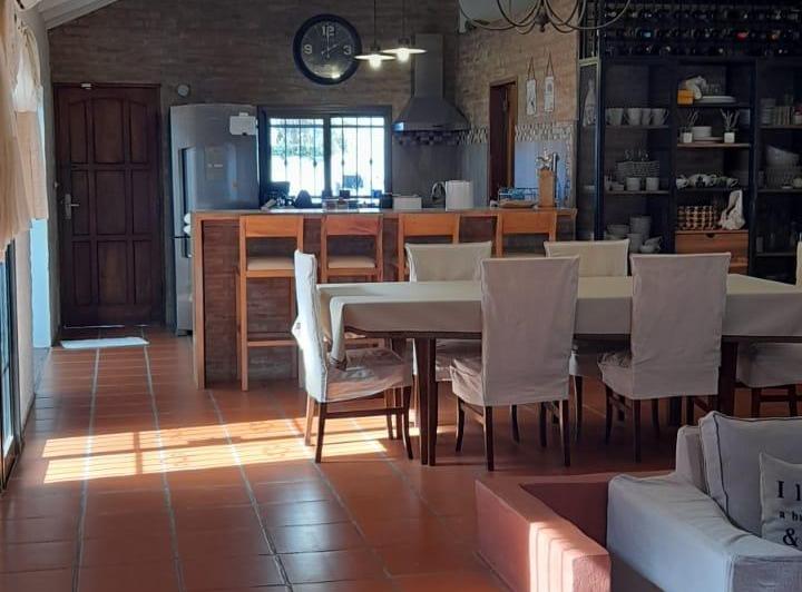 Casa · 270m² · 3 Dormitorios · 2 Cocheras