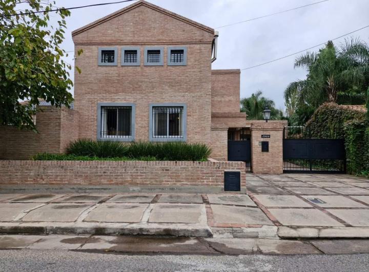 Casa · 370m² · 3 Ambientes · 3 Cocheras