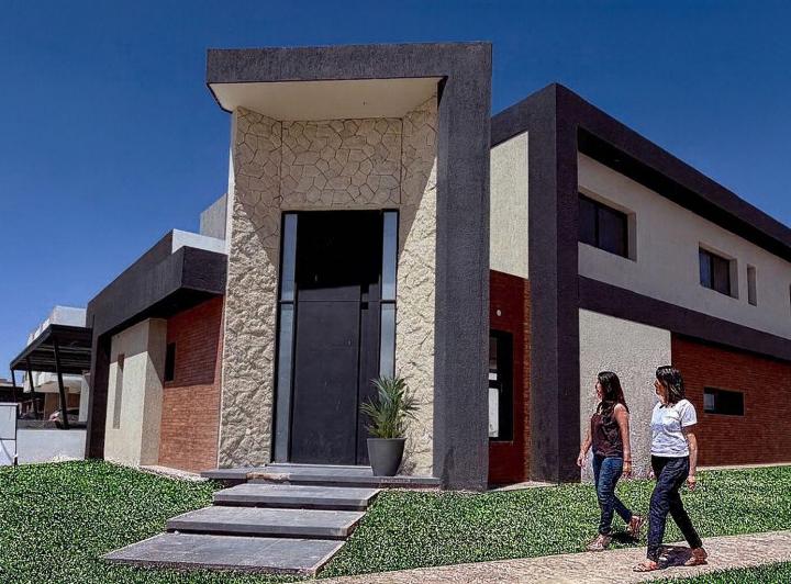 Casa · 257m² · 5 Ambientes · 2 Cocheras
