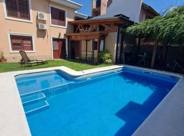 Casa · 260m² · 6 Ambientes · 2 Cocheras