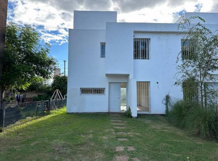 Casa · 83m² · 4 Ambientes