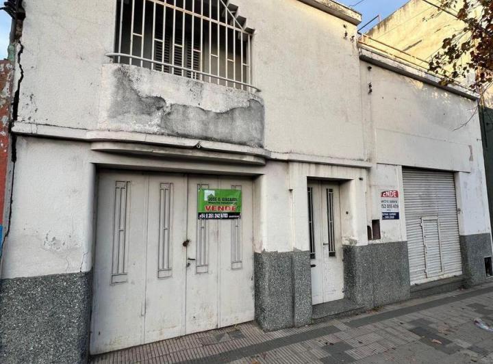 Casa · 200m² · 4 Ambientes · 1 Cochera