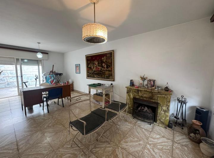 Casa · 330m² · 2 Dormitorios