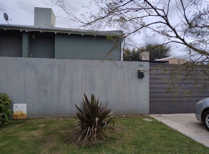Casa · 88m² · 2 Ambientes · 2 Cocheras
