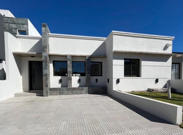 Casa · 183m² · 3 Ambientes · 2 Cocheras