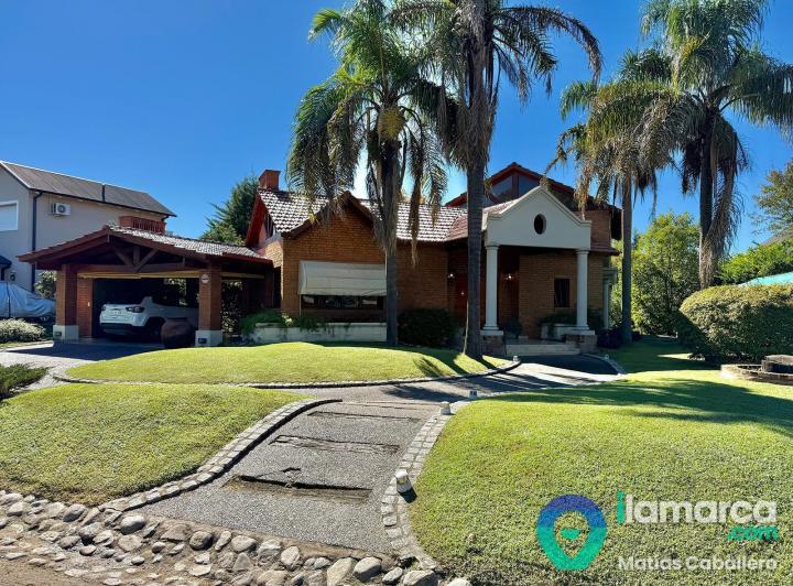 Casa · 350m² · 3 Dormitorios · 4 Cocheras