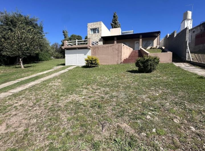 Casa · 140m² · 9 Ambientes · 1 Cochera