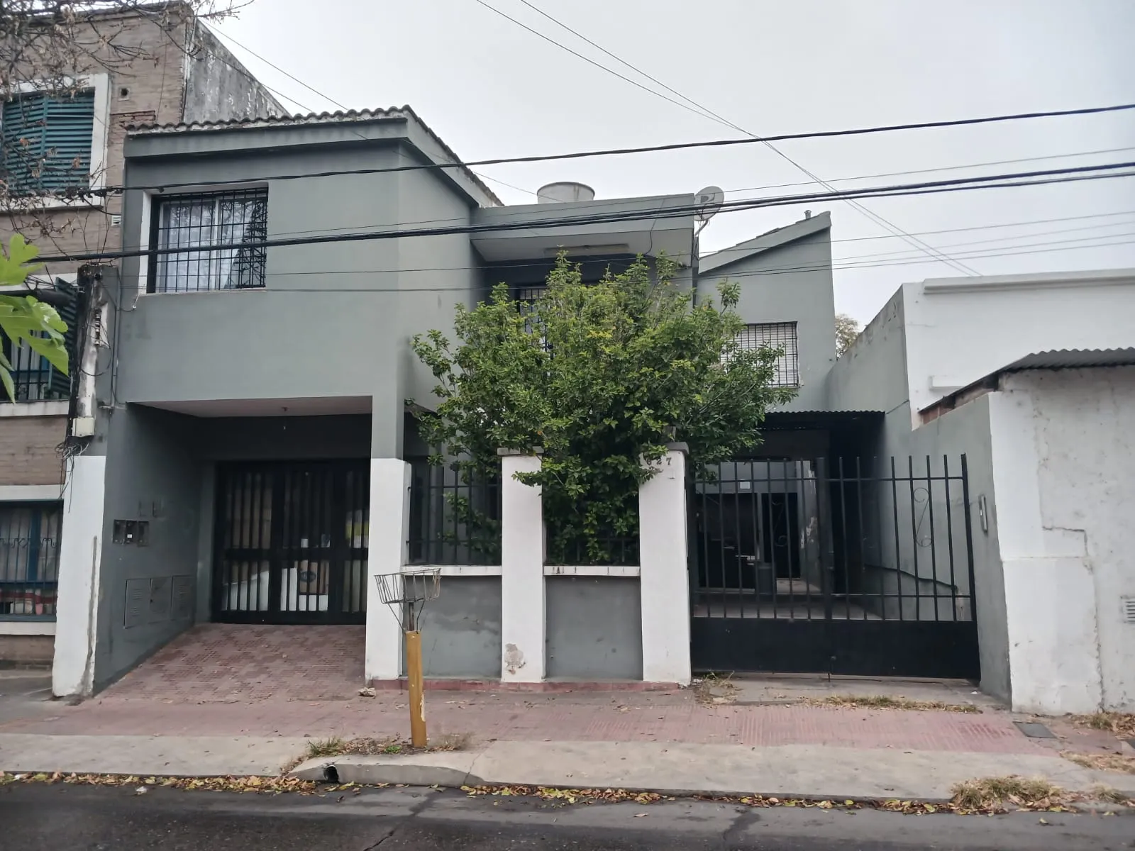 Dpto. 2 dorm. más escritorio c/patio SIN EXPENSAS - Bº Observatorio zona Tribunales II