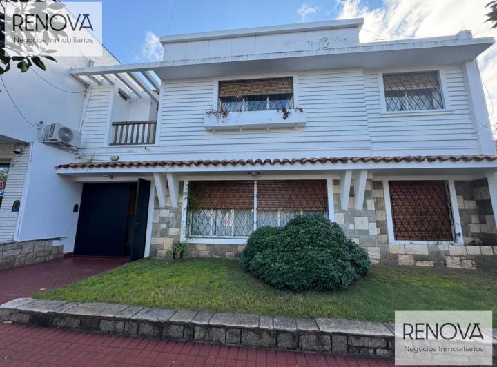 Casa · 220m² · 6 Ambientes