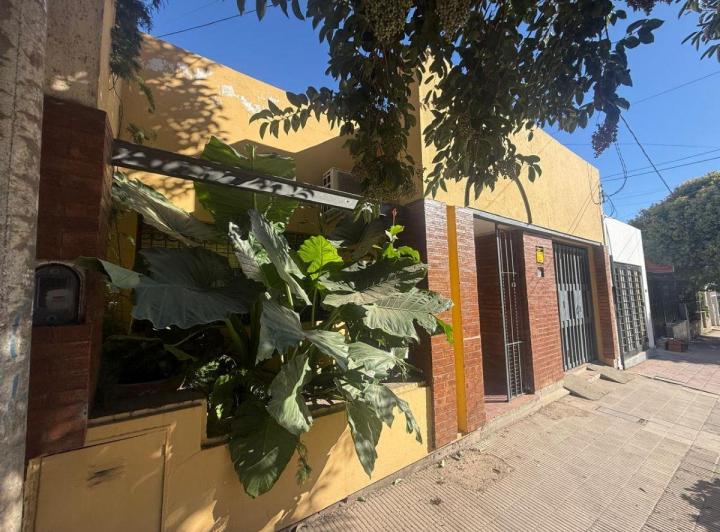 Casa · 200m² · 8 Ambientes · 1 Cochera