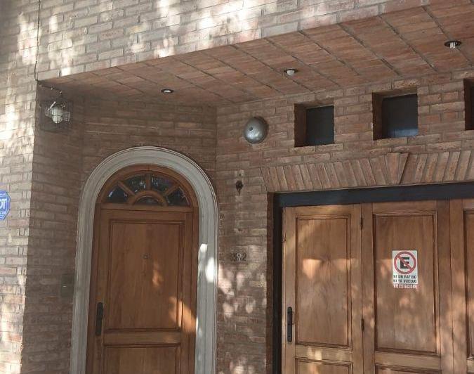 Casa · 220m² · 14 Ambientes · 1 Cochera