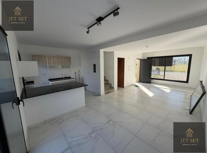 Casa · 96m² · 4 Ambientes · 2 Cocheras