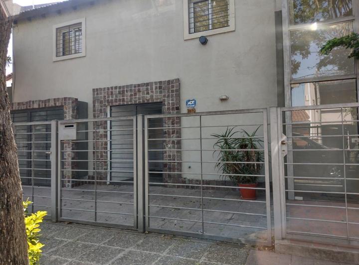 Casa · 245m² · 5 Ambientes · 1 Cochera