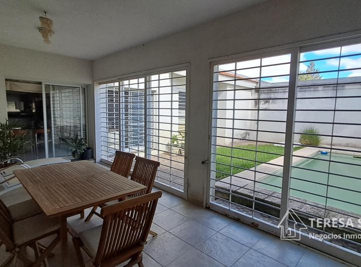 Casa · 300m² · 1 Ambiente · 2 Cocheras