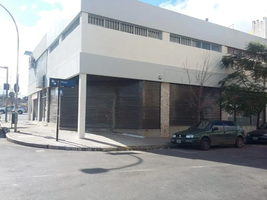 En alquiler - Local Comercial - Alvear y Rincón - Zona Centro-