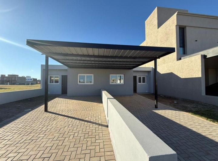 Casa · 180m² · 3 Ambientes · 1 Cochera