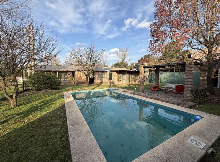 Casa · 97m² · 5 Ambientes · 2 Cocheras