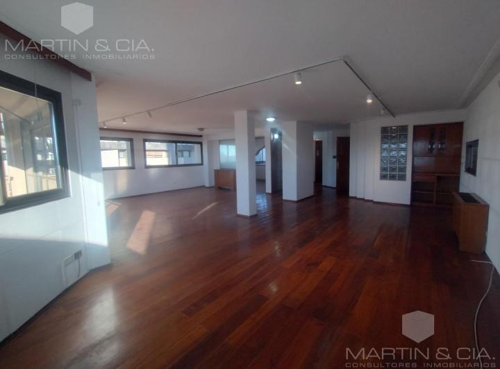 Departamento · 200m² · 5 Ambientes · 2 Cocheras