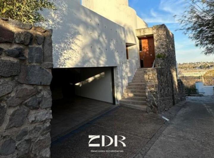 Casa · 375m² · 6 Ambientes