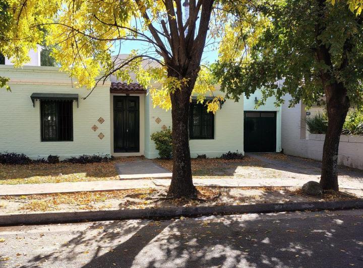 Casa · 190m² · 1 Ambiente · 2 Cocheras
