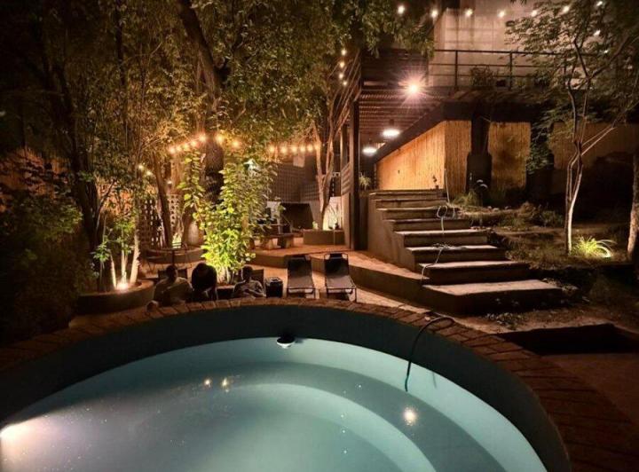 Casa · 180m² · 8 Ambientes · 2 Cocheras