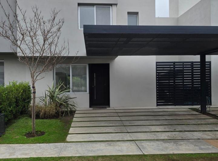 Casa · 130m² · 3 Dormitorios · 2 Cocheras