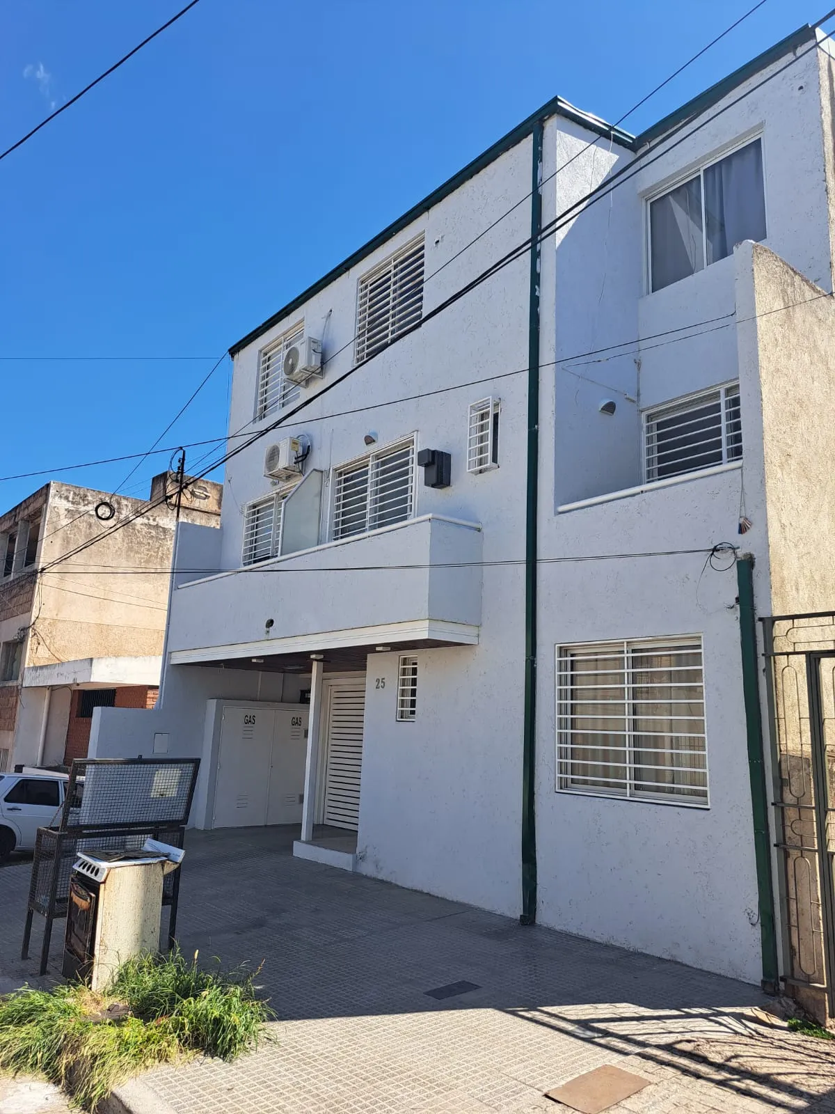 VENDO 3 DEPARTAMENTOS DE UN DORMITORIO EN BARRIO GENERAL PAZ, CON COCHERA