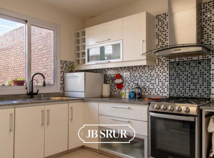 Casa · 420m² · 7 Ambientes · 2 Cocheras