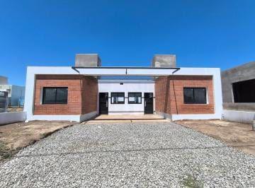Casa · 77m² · 2 Ambientes · 1 Cochera