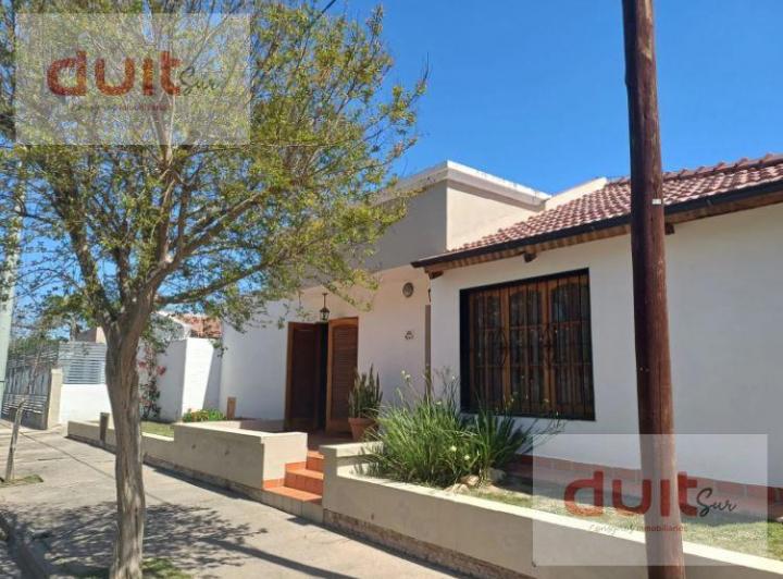 Casa · 160m² · 6 Ambientes · 2 Cocheras