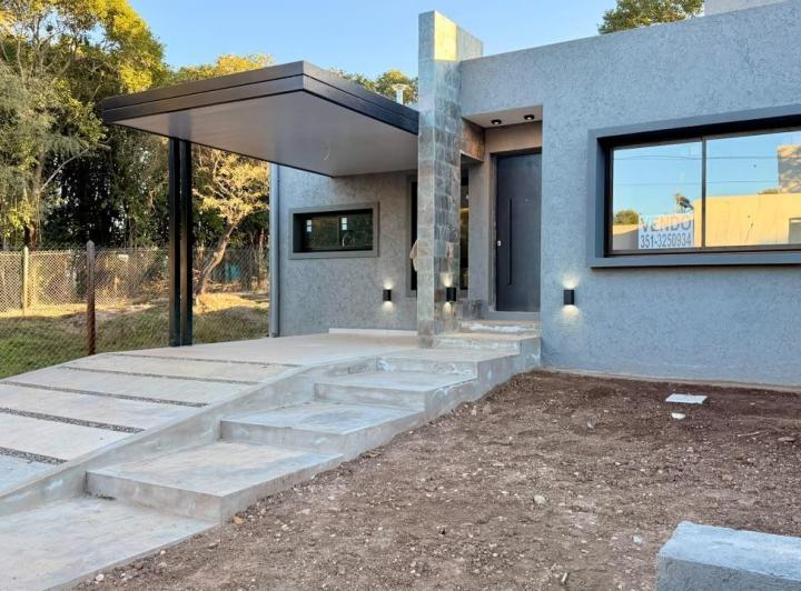 Casa · 108m² · 4 Ambientes · 2 Cocheras