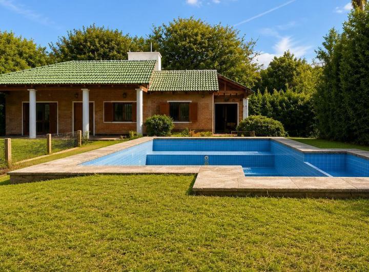 Casa · 210m² · 6 Ambientes · 2 Cocheras