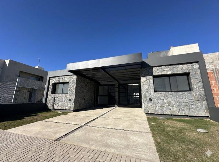 Casa · 85m² · 3 Ambientes · 1 Cochera