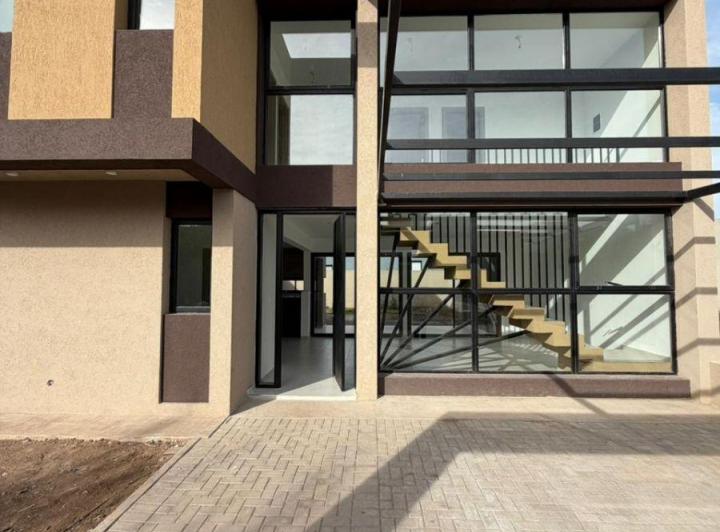 Casa · 185m² · 6 Ambientes · 2 Cocheras