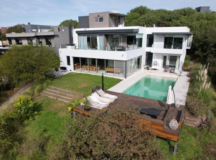 Casa · 527m² · 11 Ambientes · 3 Cocheras