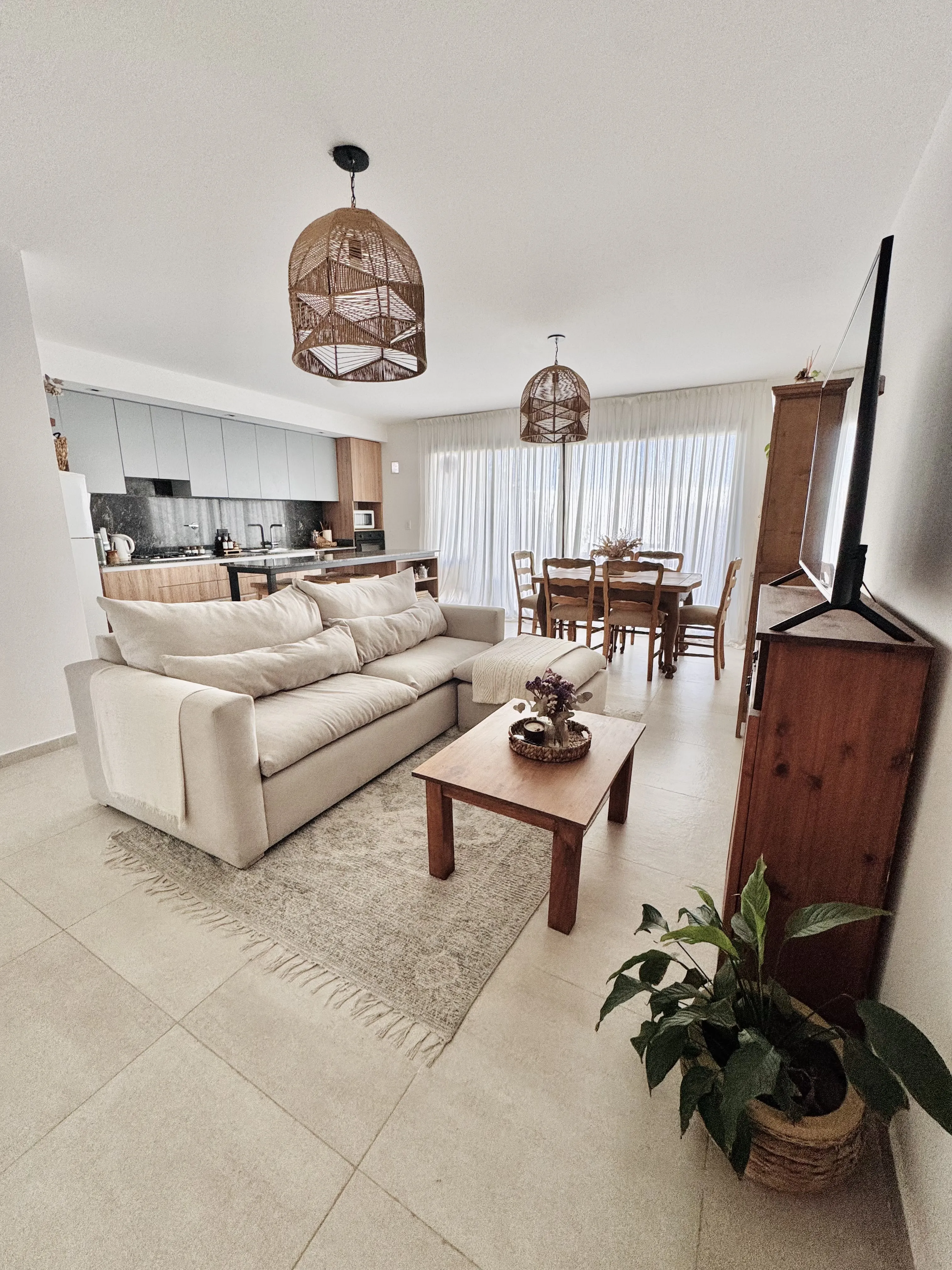 Costas de Manantiales impecable ! Con patio  2D-2Bñ Suite Cocheras p2