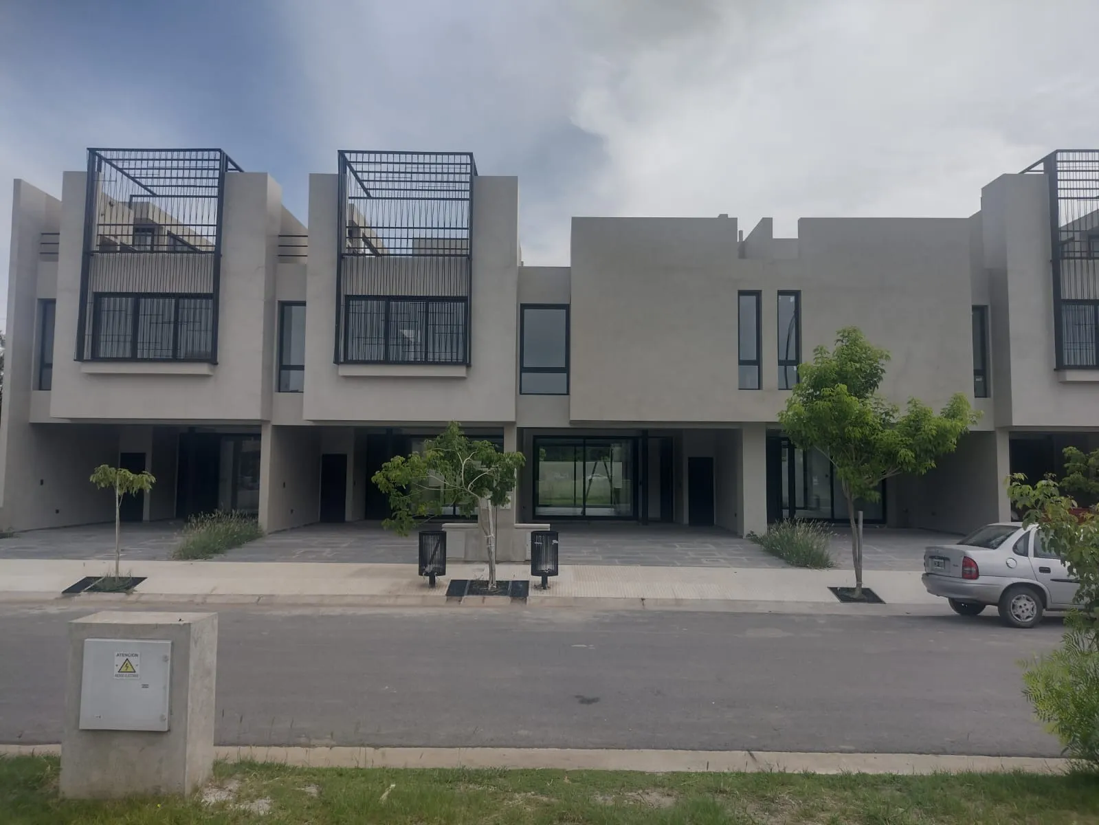 B° LA LUISITA DUPLEX DE CATEGORÍA 3 DORM. 3 BAÑOS COCHERA DOBLE