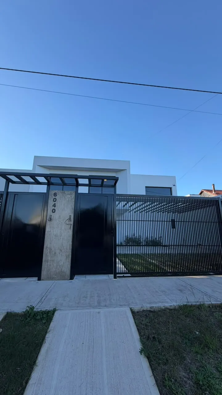 ¡TU CASA PREMIUN A ESTRENAR EN VILLA BELGRANO! 3 DORSUITE LIVCOM PATIO PISCINA.
