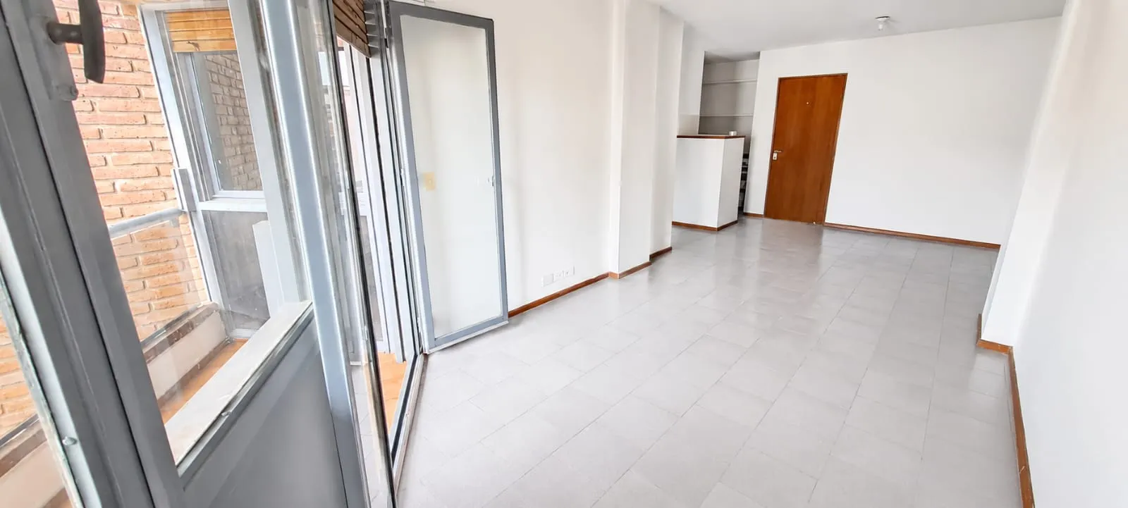 ALQUILO CTRO M T ALVEAR 376 ( ESQ BV SAN JUAN) FRENTE 1 DORMITORIO BALCON ZONA PATIO OLMOS"