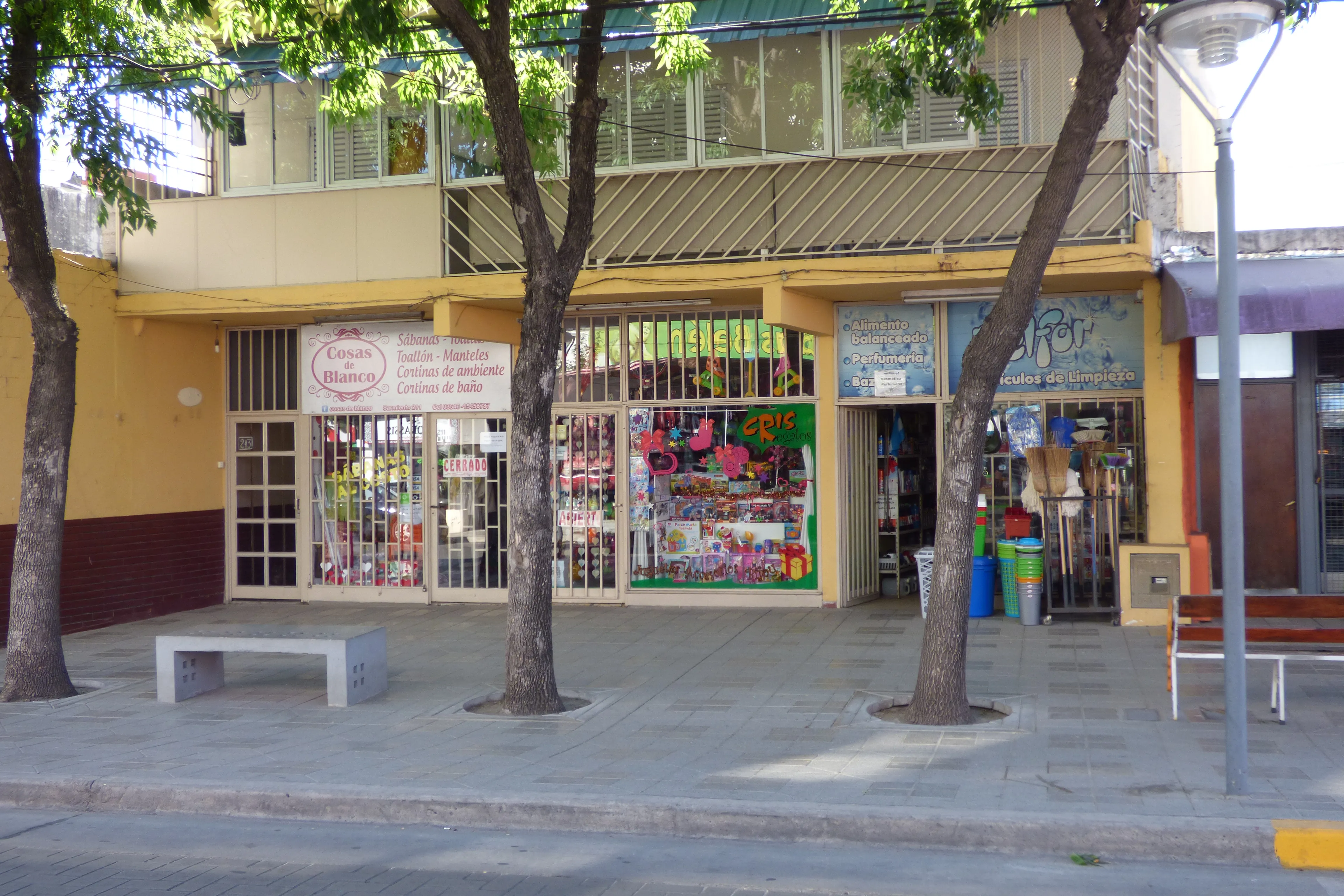 OPORTUNIDAD INVERSORES V. Carlos Paz -Complejo en Venta: 3 Loc. 2 mono y 3 Dptos