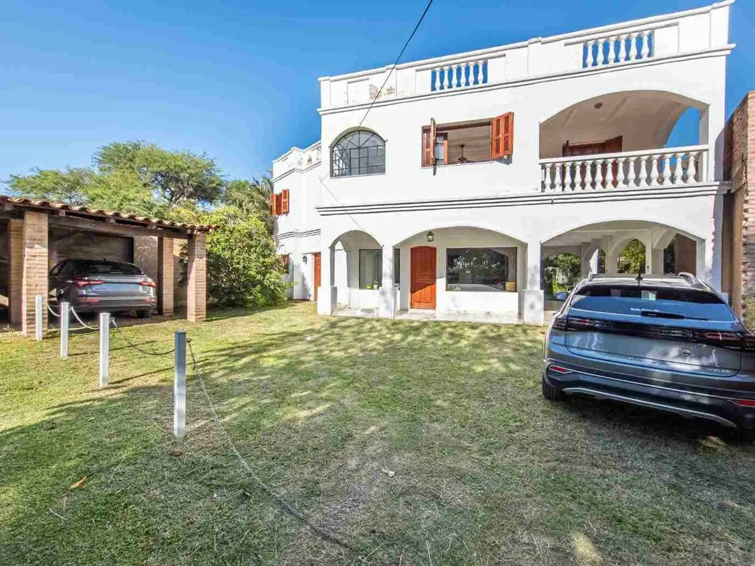 CASA HOUSING ARGUELLO CORDOBA 4 DORMI QUINCHO JARDIN COCHERA ZONA NORTE VENTA