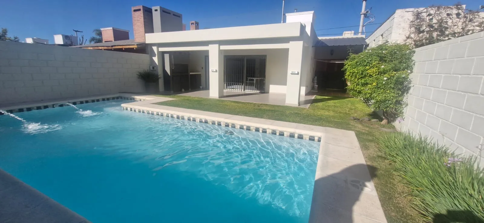 Venta | Exclusiva Casa | 3 Dormi | Pileta | Patio | Cochera Doble