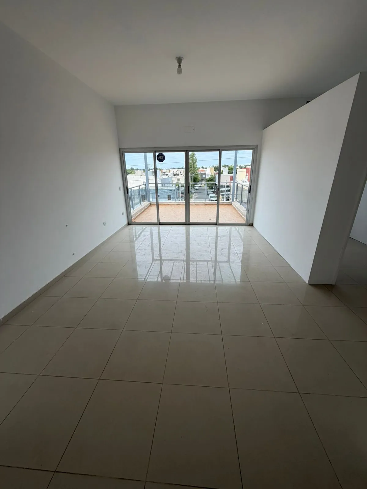 SE VENDE HERMOSO DEPARTAMENTO/ OFICINA EN COMPLE JARKANAS VALLE ESCONDIDO