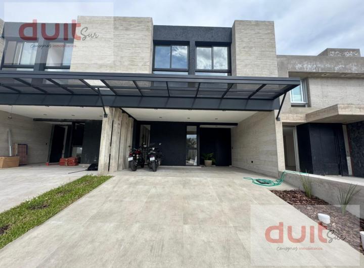 Casa · 195m² · 5 Ambientes · 2 Cocheras